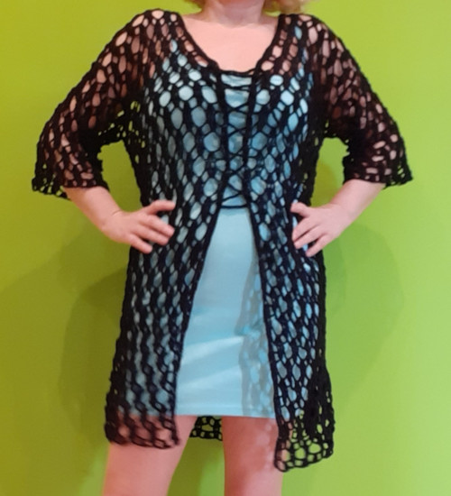 Černý háčkovaný kabát — foto 1