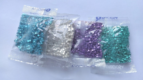 Skleněné korálky kostičky 3 mm 50 g - různé barvy