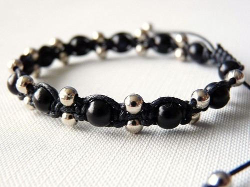 Náramek Černo Stříbrná Shamballa
