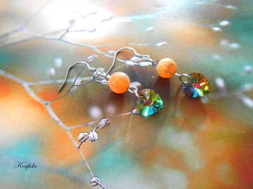 Náušnice - Swarovski srdíčka a oranžový achát