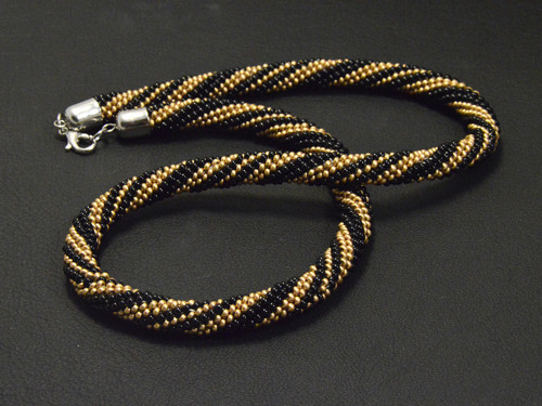 Háčkovaný náhrdelník/dutinka No. 6