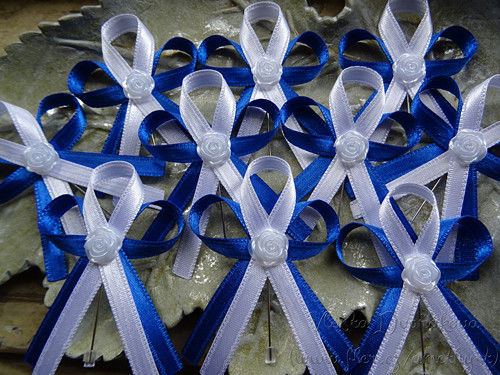 Vývazek s růžičkou - královská modrá 548 / bílá
