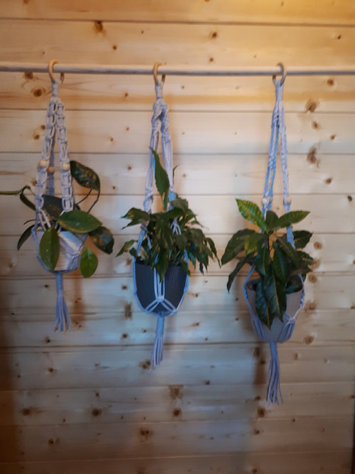 Macramé závěs na květináč 2
