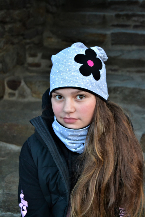 Čepička šedý melír + puntíky — foto 1