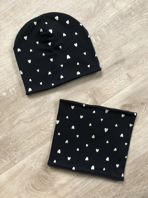 Dětský set čepice + nákrčník zlaté srdíčka