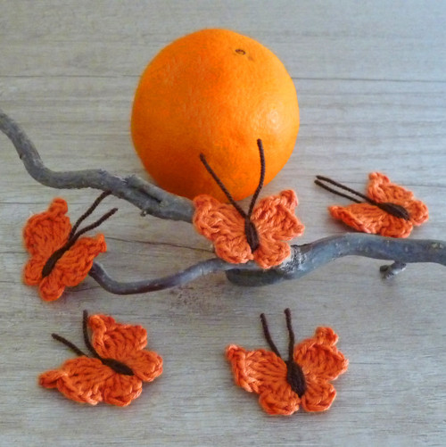 Motýlek oranžový - háčkovaná aplikace