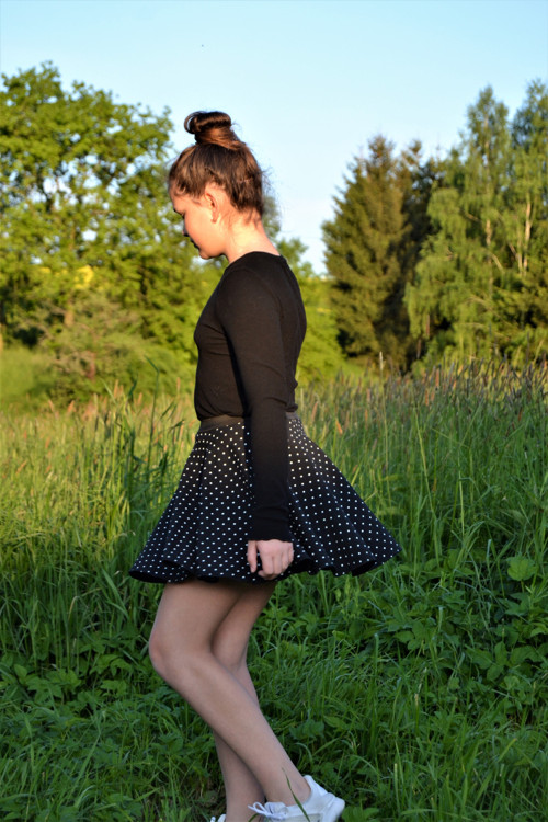 Kolová sukýnka s puntíky — foto 1