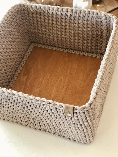 Háčkovaný hranatý košík 20x20cm cappuccino