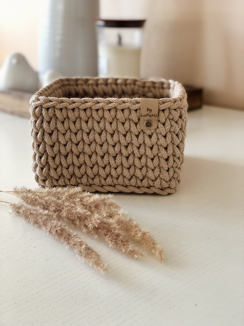 Háčkovaný hranatý košík 15x15cm béžový