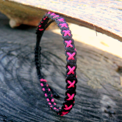 Náramek * macramé * Červený kříž v černé