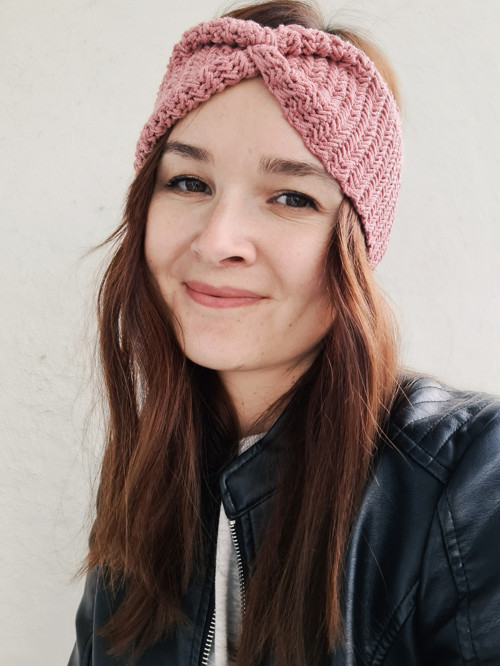 Háčkovaná čelenka - starorůžová