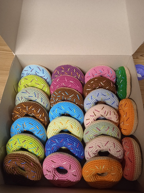 Háčkovaný donut