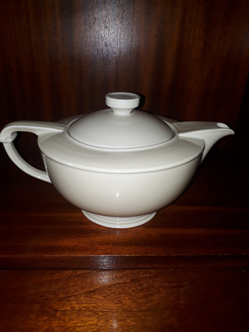 Stará porcelánová konvice