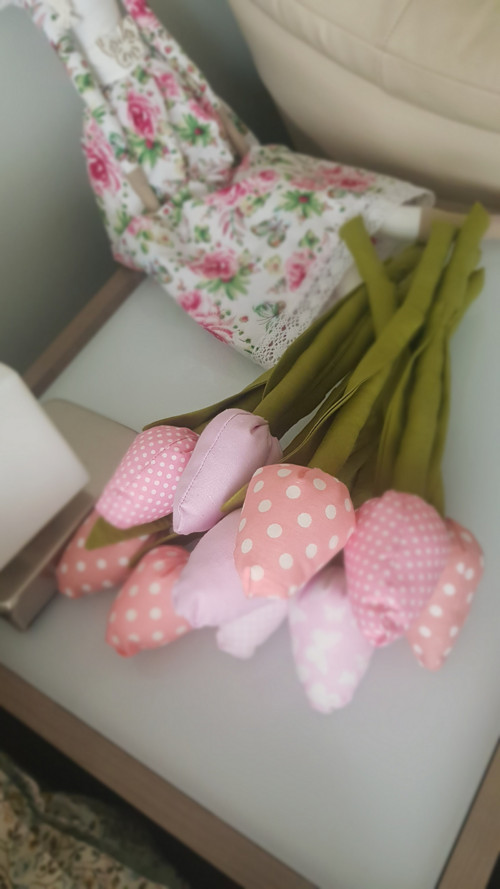Set 10 ks šitých tulipánů