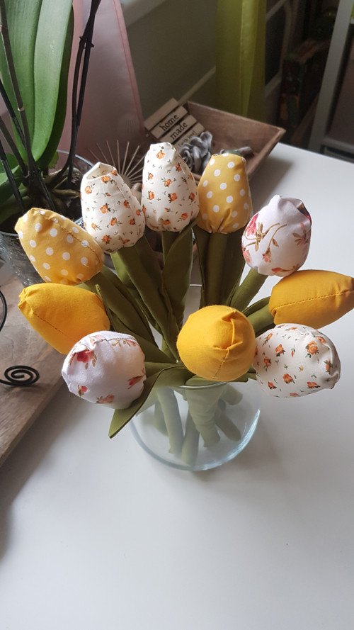 Set 10 ks šitých tulipánů