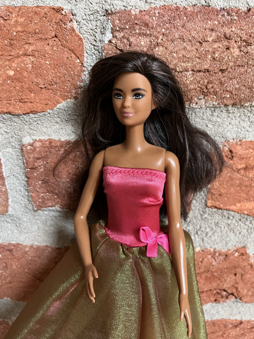 Zlato-růžové šaty pro barbie