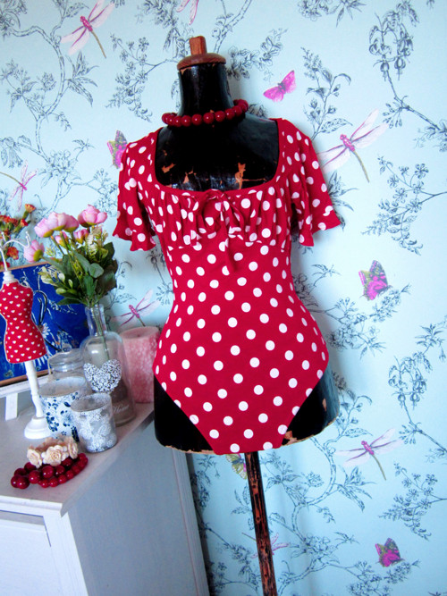 Body pin-up dots — foto 1