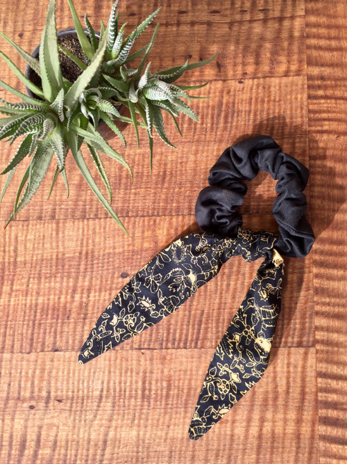 Černá s potiskem...scrunchie — foto 1