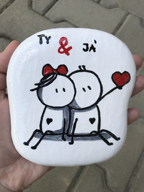 Malovaný kámen "zamilovaný pár"