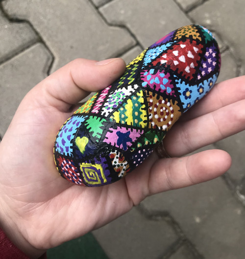 Malovaný kámen "malý patchwork"