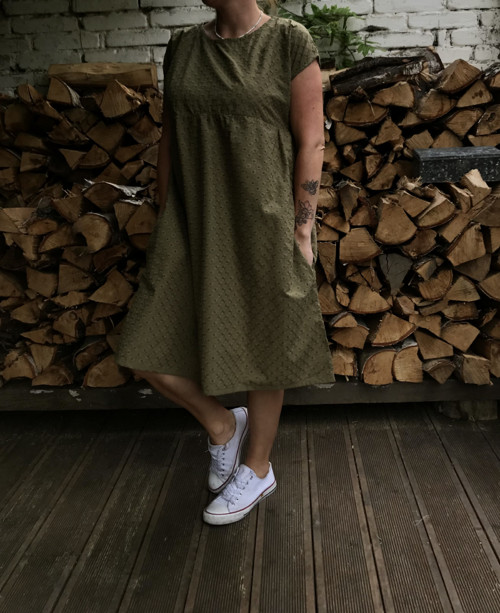 Šaty khaki vyšíváné - madeira — foto 1