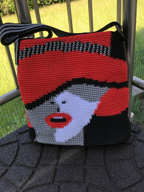 Crossbody taška “Červený klobouk”