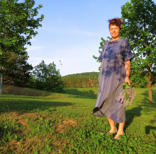 Šaty barvy šeříku bavlněné jemné — foto 1