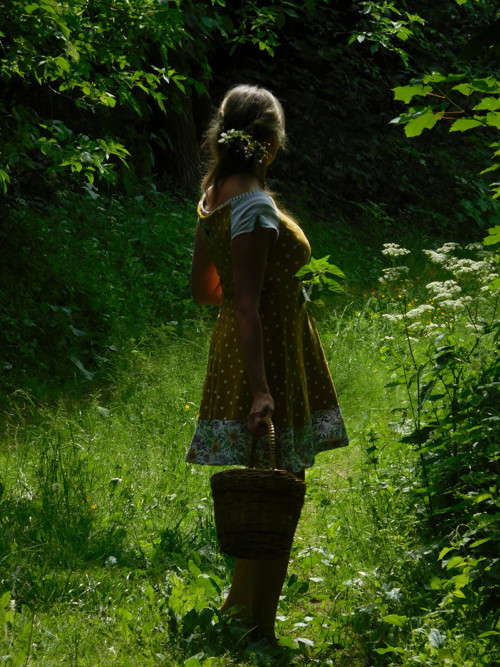 Sluneční :-) šaty úplet — foto 1