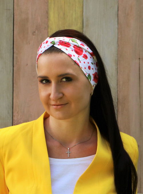 Prekrížená úpletová čelenka čerešne