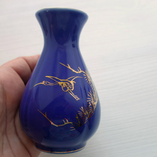 Porcelánová vázička s jeřábem