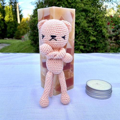 Háčkovaná kočka béžová — foto 1