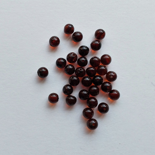 Jantar 11 korálky 4 mm, 1 kus
