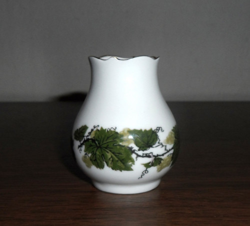 Porcelánová VÁZIČKA, vinné listy, zn. Triptis — foto 1