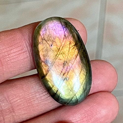 Labradorit kabošon ovál / M-S147 (33x19x6mm)
