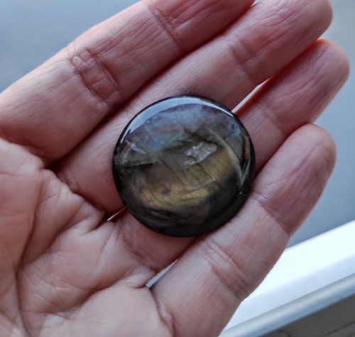 Labradorit, ID 2518, průměr 29 mm