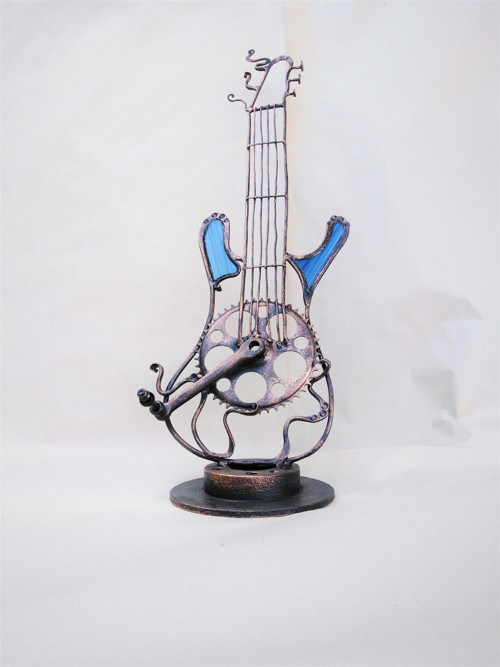 Kovaná elektrická gitara