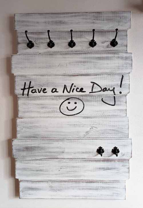 Vešiak Have a Nice Day