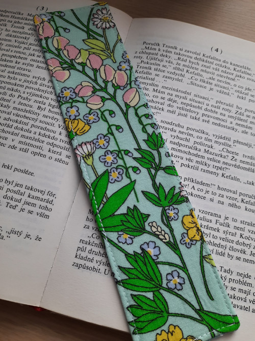 Záložka do knihy na louce