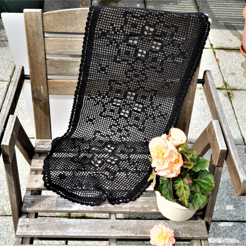 Ručně háčkovaný černý ovál 80 x 35 cm — foto 1