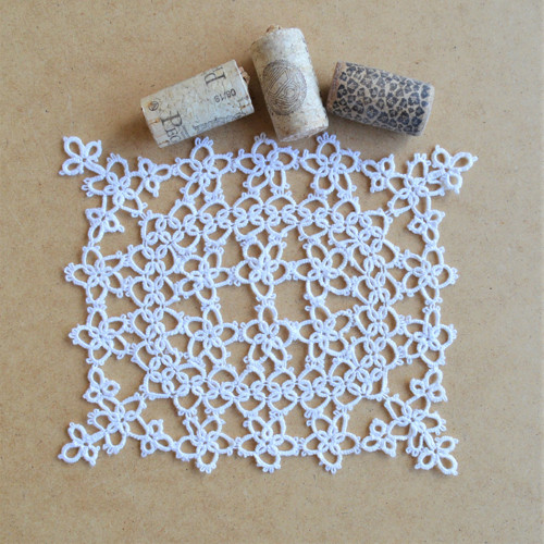 Ručně frivolitkovaná dečka, obdelník 16x13 cm