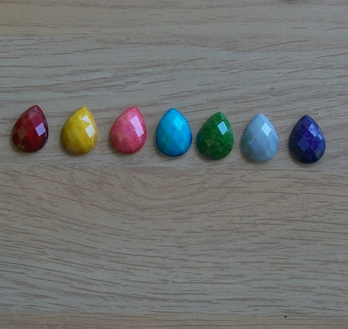 FAZETOVANÉ AKRYL. KABOŠONY - KAPKY 18x13 mm - 4 ks