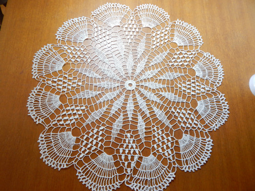 Háčkovaná bílá dečka průměr 48 cm. — foto 1