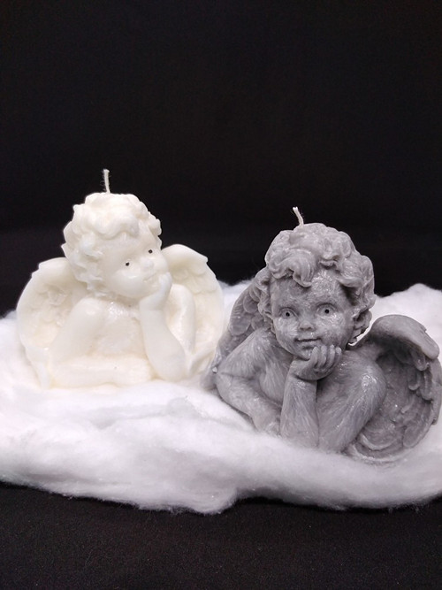 Svíčka Anděl, výška 8 cm, šířka 9,5 cm