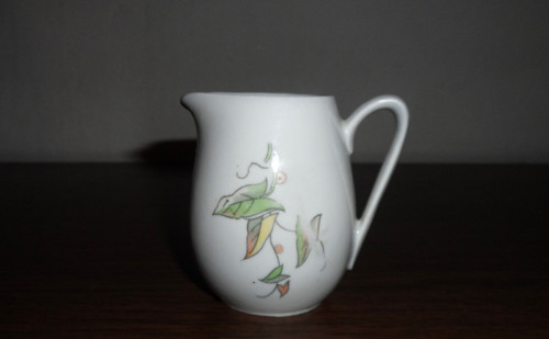 Porcelánová servírovací MLÉČENKA