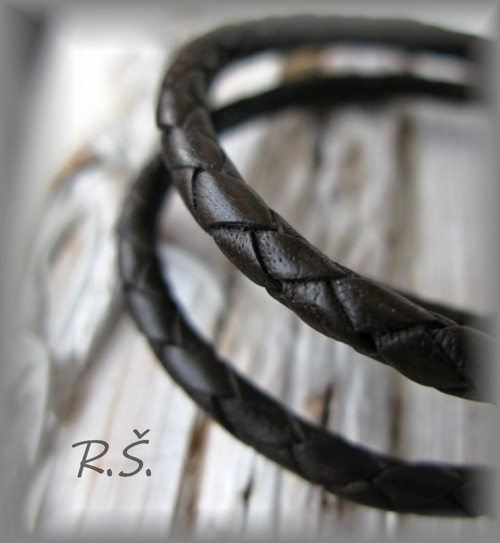KŮŽE 3,7 mm + Ag ručně vyrobené koncovky ve SMIRKU