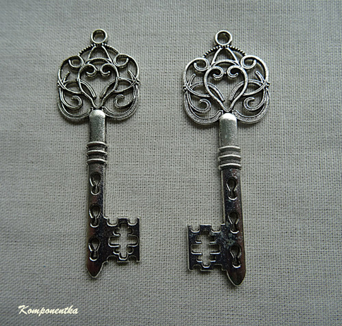 Přívěšek velký klíč 61x21mm 1kus