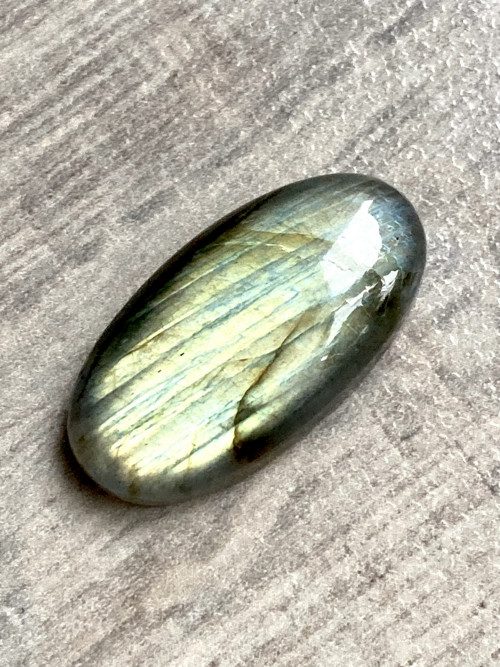 GRADE- drahokam, kabošon LABRADORIT 31x16x7 mm