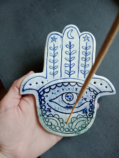 Keramická Hamsa na vonné tyčinky — foto 1