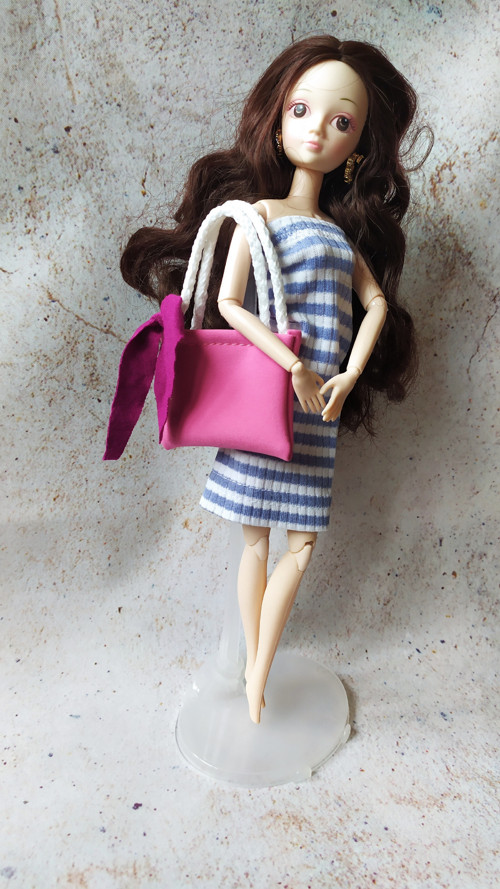 Ružová kabelka pro Barbie