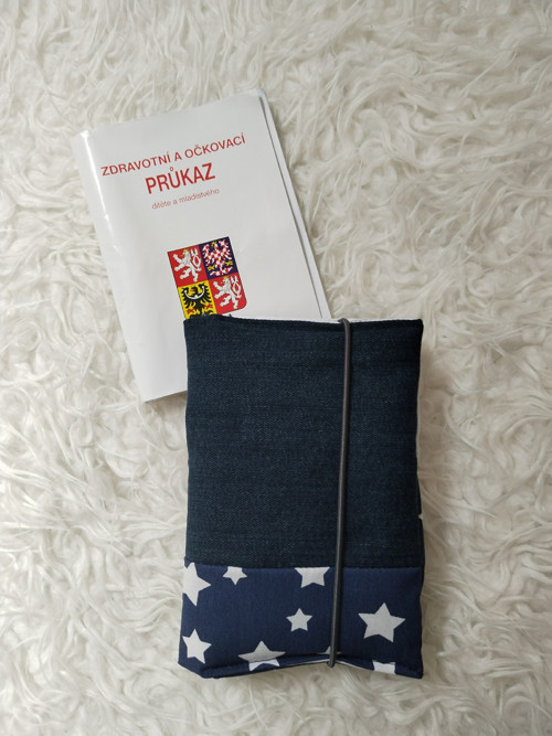 Džínový obal na očkovací průkaz